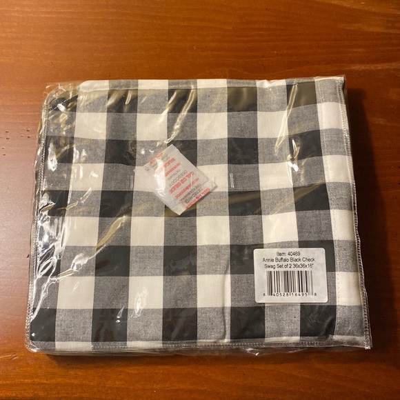 Annie Buffalo Check Swags Set of 2 - White & Black - 36” x 36” x 16” - NWT - Picture 4 of 4